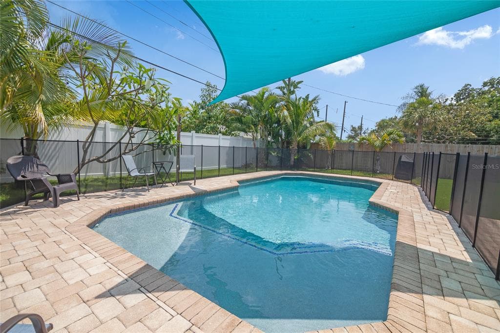 6567 HILLSIDE AVENUE SEMINOLE, FL 33772