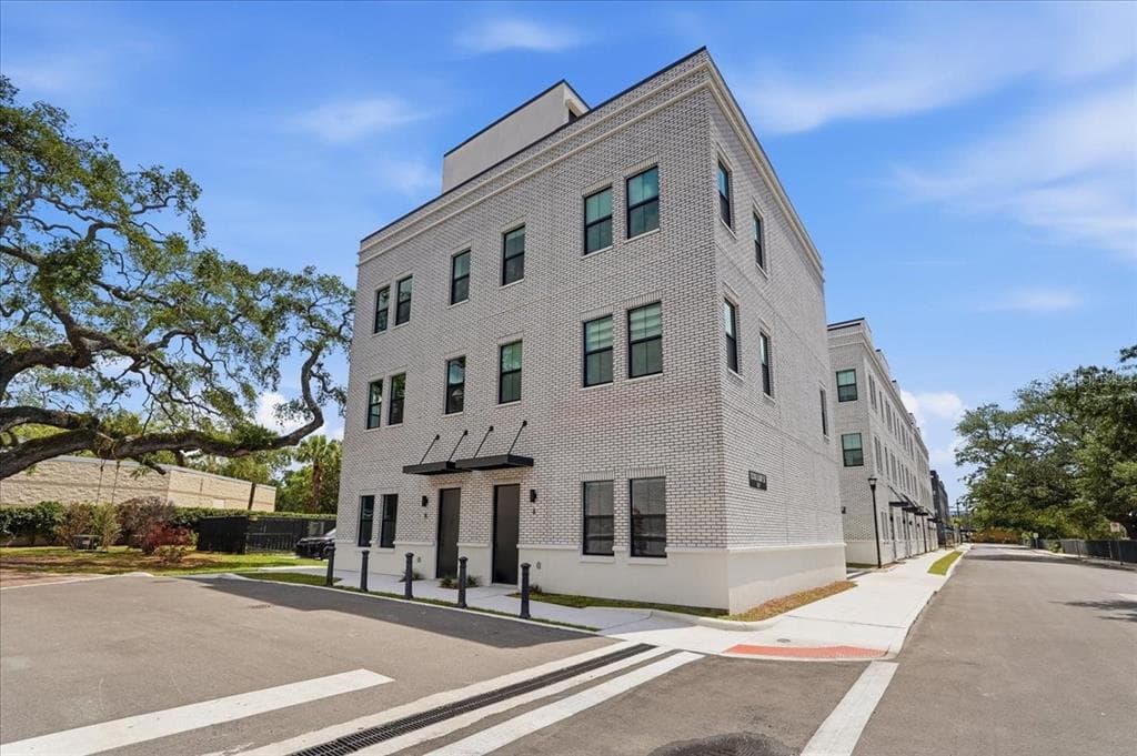 1218 E KAY STREET UNIT 8