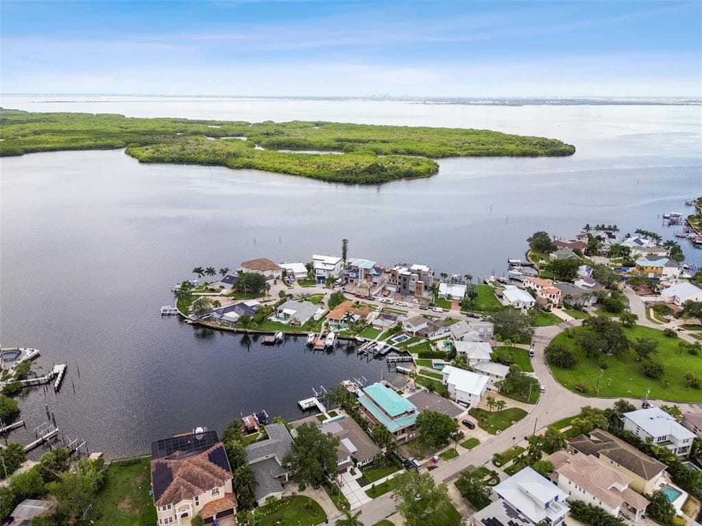 1907 ARROWHEAD DRIVE NE ST PETERSBURG, FL 33703