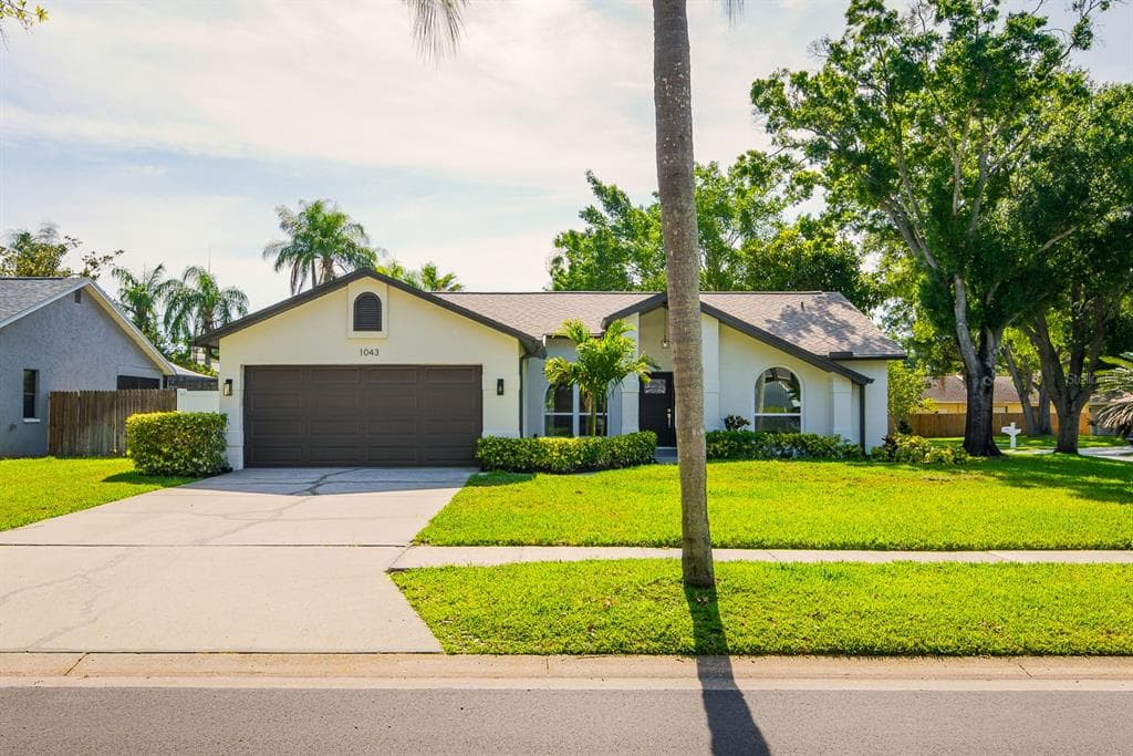 1043 RIDGE VIEW LANE