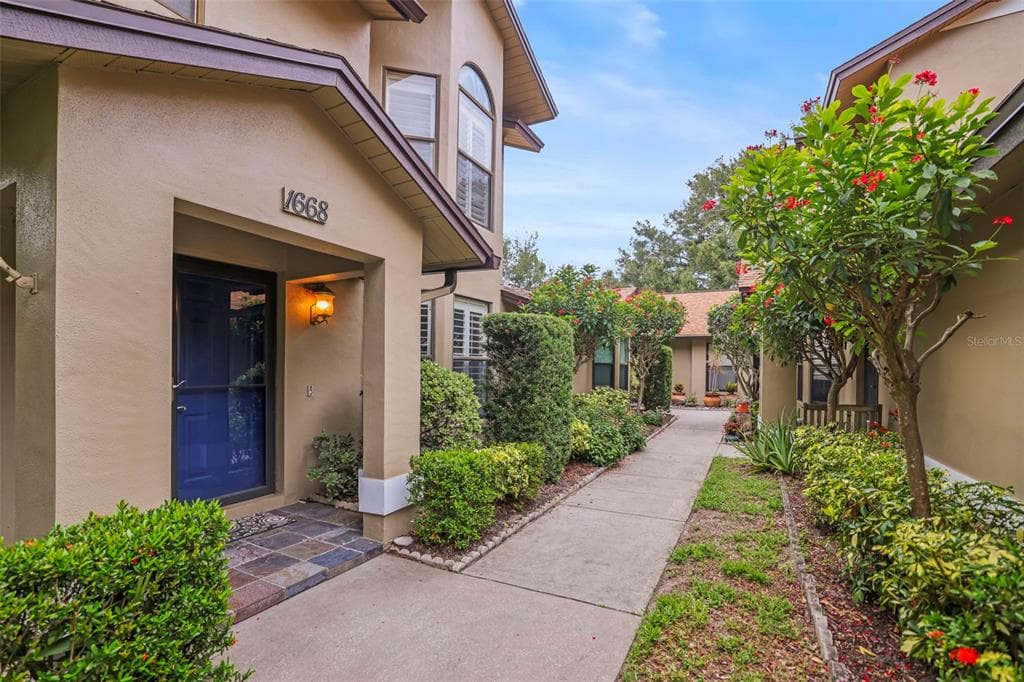 1668 HAMILTON COURT UNIT 2061 DUNEDIN, FL 34698