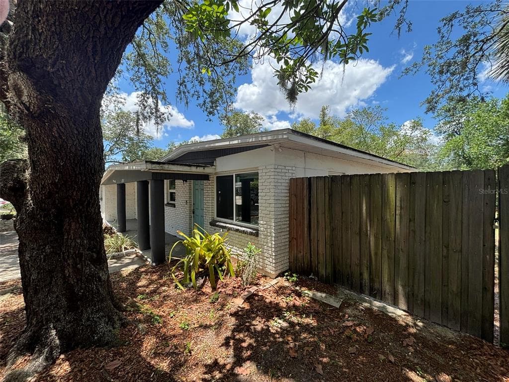 2908 E HOWELL STREET TAMPA, FL 33610