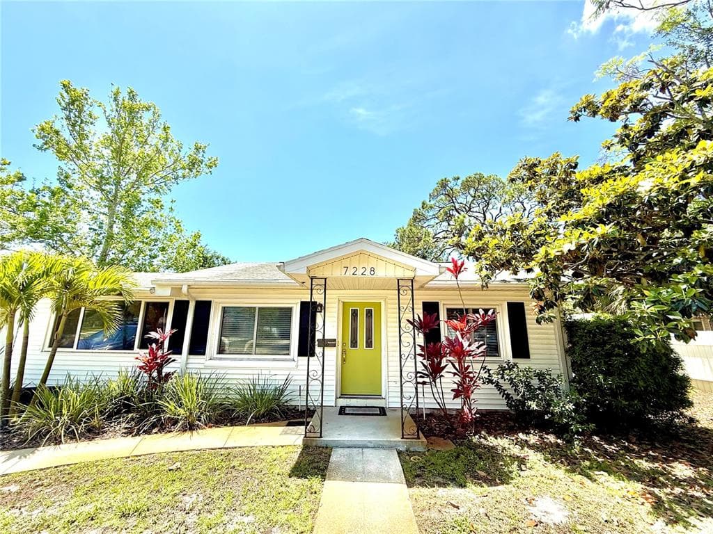 7228 6TH AVENUE N ST PETERSBURG, FL 33710