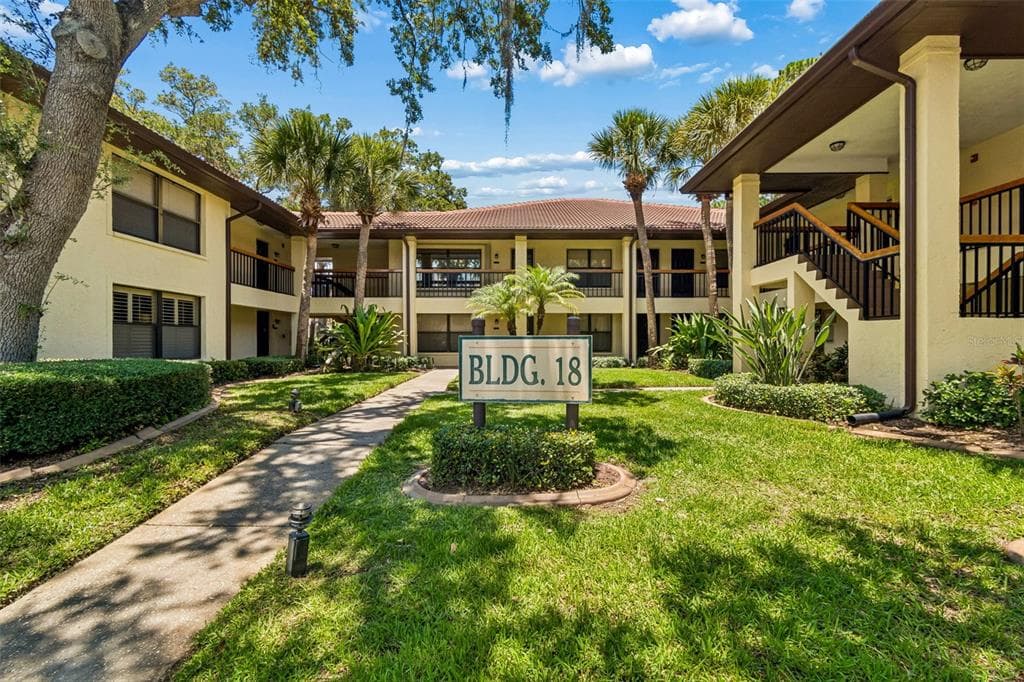 1807 HAMMOCK PINE BOULEVARD UNIT 1807 CLEARWATER, FL 33761