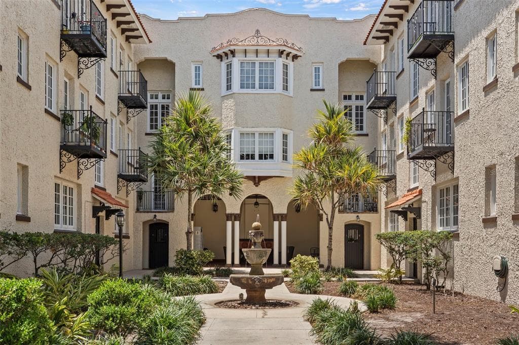 2117 W DEKLE AVENUE UNIT D2 TAMPA, FL 33606