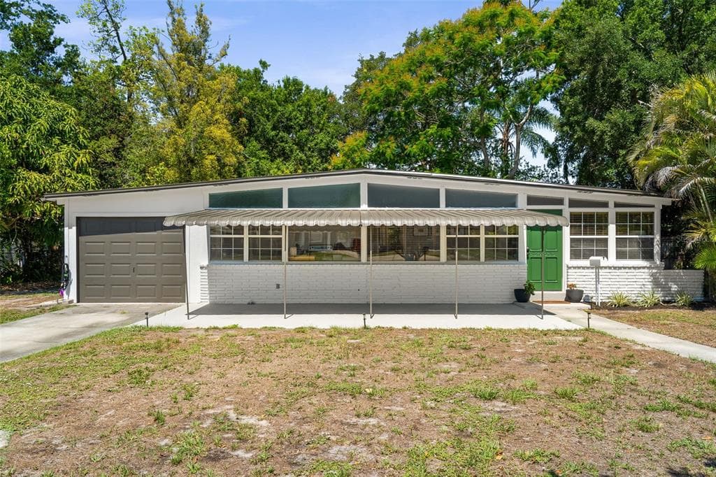 6800 ONYX DRIVE N ST PETERSBURG, FL 33702