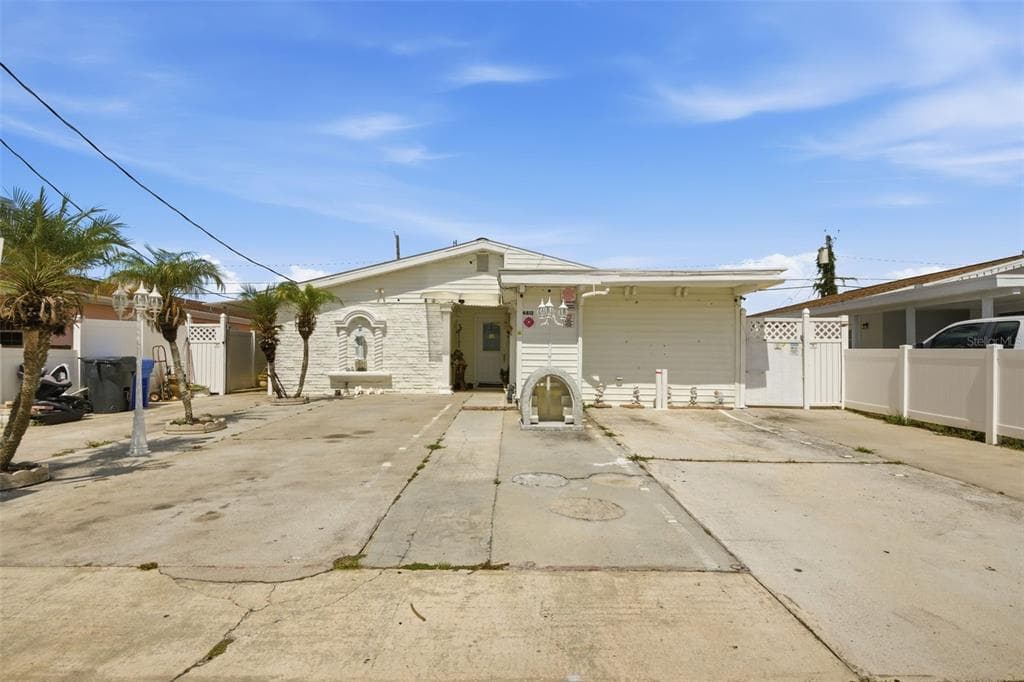 6812 N THATCHER AVENUE TAMPA, FL 33614