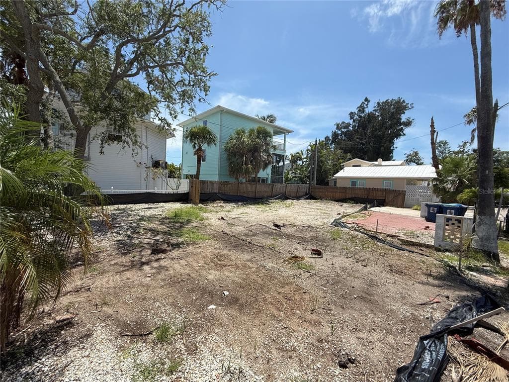 8586 E BAY DRIVE