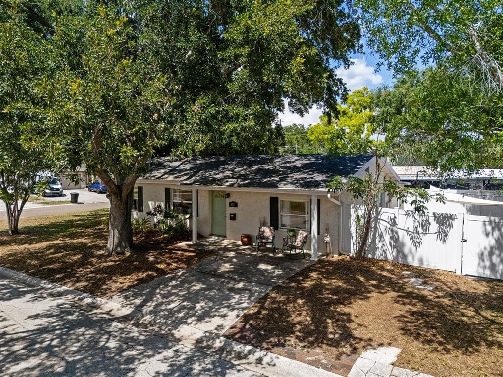 6737 LAUREL STREET N ST PETERSBURG, FL 33702
