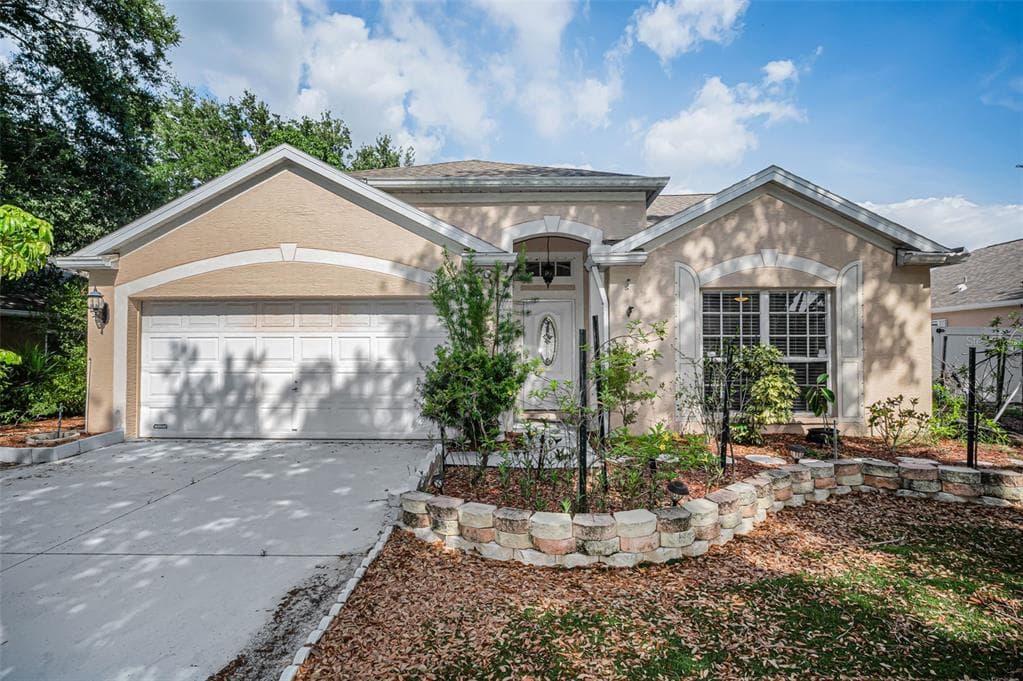 1721 HUNTER LANE TARPON SPRINGS, FL 34689