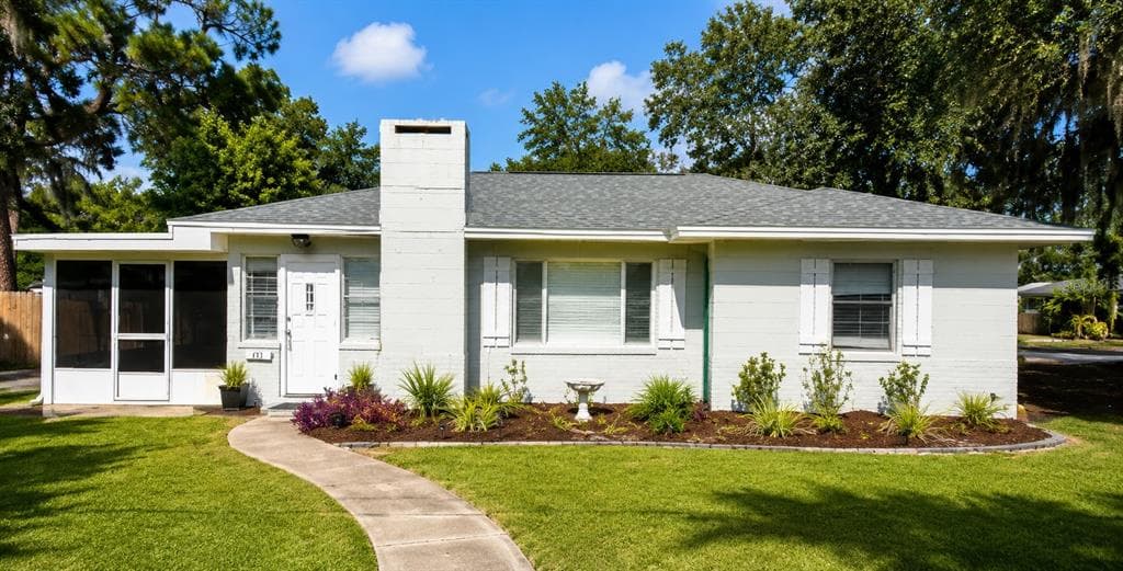 111 S RHODES STREET MOUNT DORA, FL 32757
