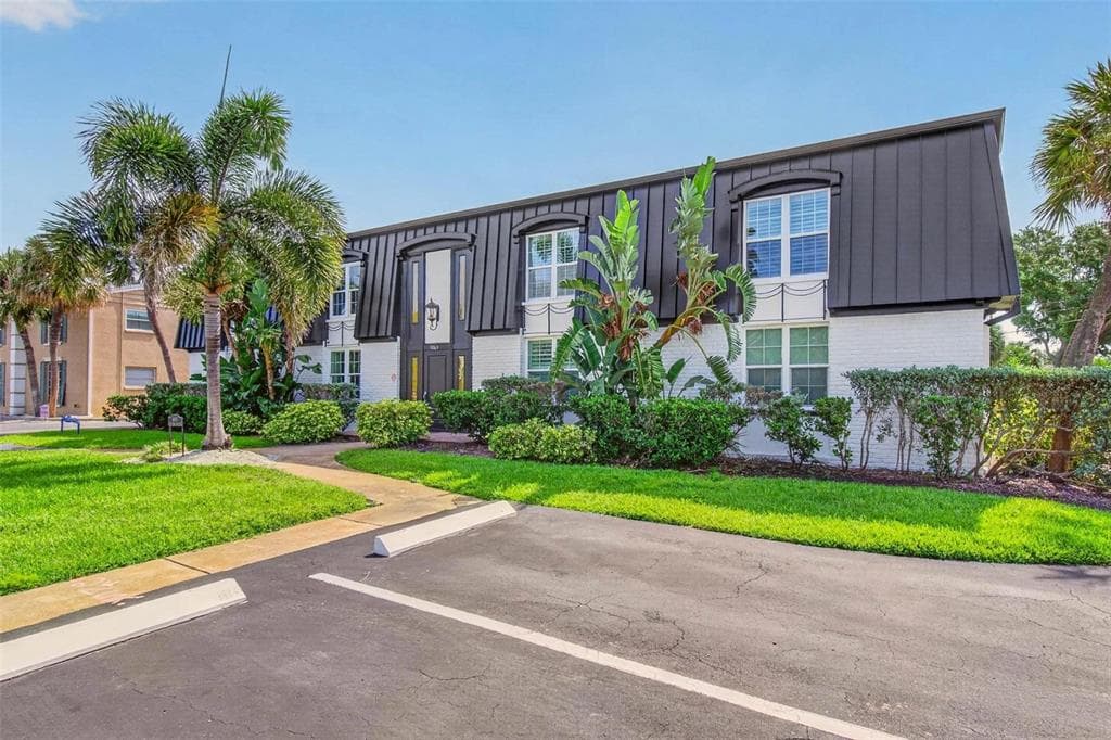 1065 EDEN ISLE BOULEVARD NE UNIT 2 ST PETERSBURG, FL 33704