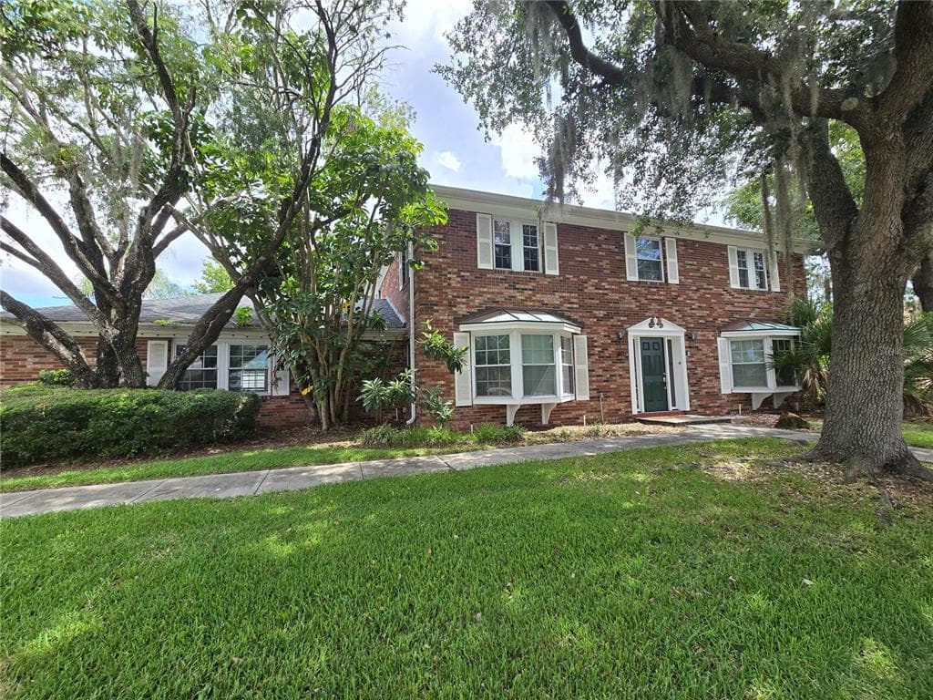 300 CYPRESS CREEK CIRCLE OLDSMAR, FL 34677