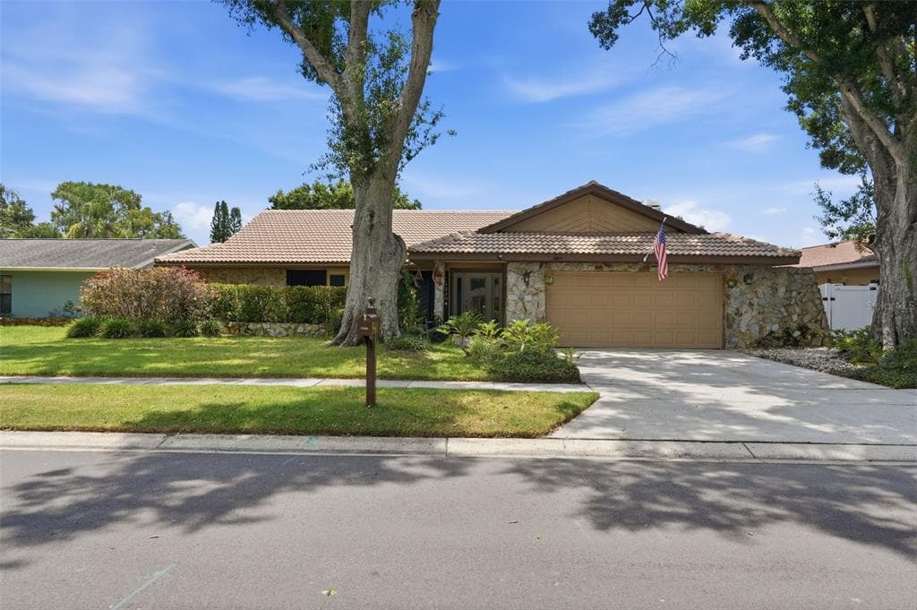 12104 99TH AVENUE SEMINOLE, FL 33772