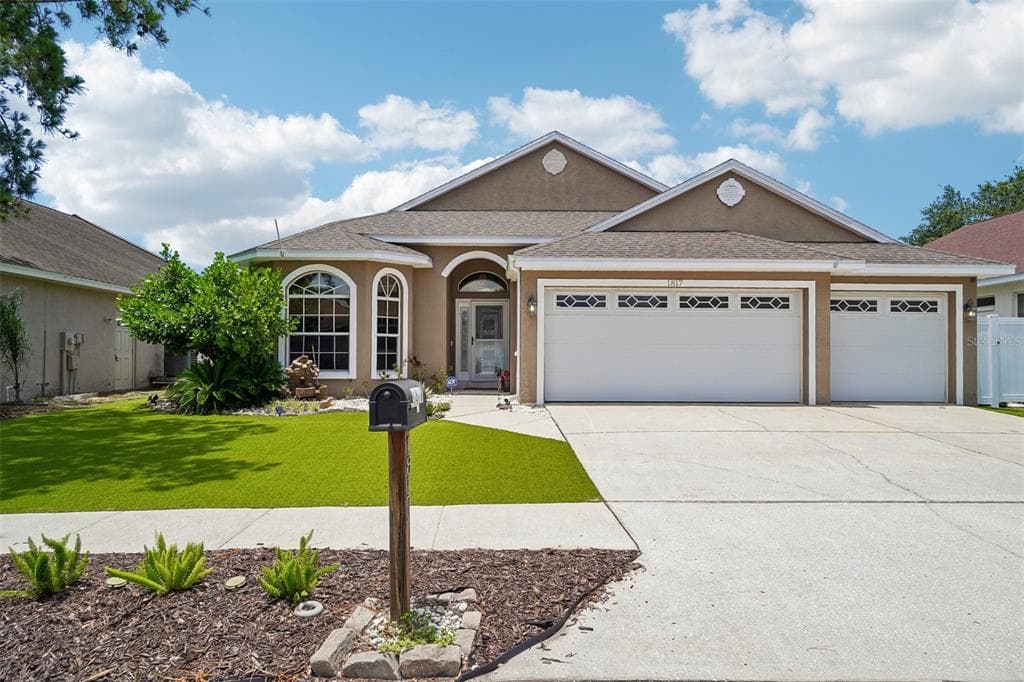 1817 WOOD BEND STREET TARPON SPRINGS, FL 34689