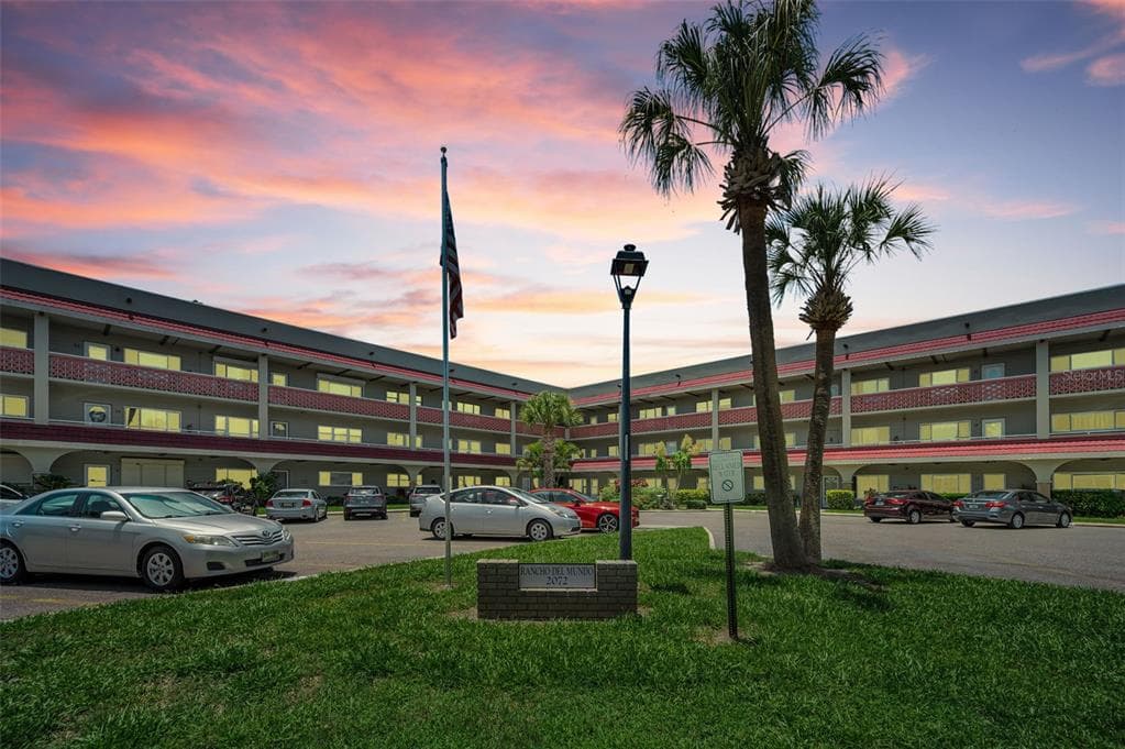 2072 AUSTRALIA WAY W UNIT 32 CLEARWATER, FL 33763
