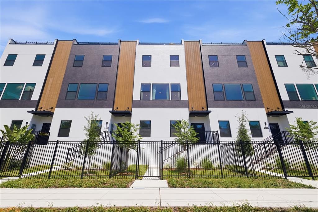 2104 4TH STREET S UNIT 3 ST PETERSBURG, FL 33705