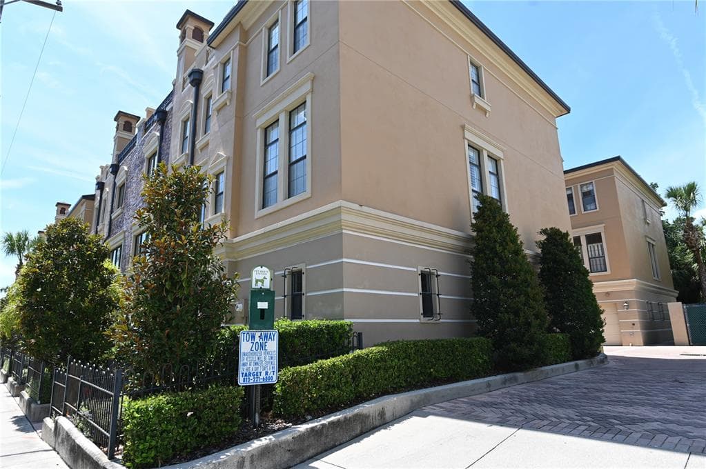 2201 SOHO BAY COURT TAMPA, FL 33606
