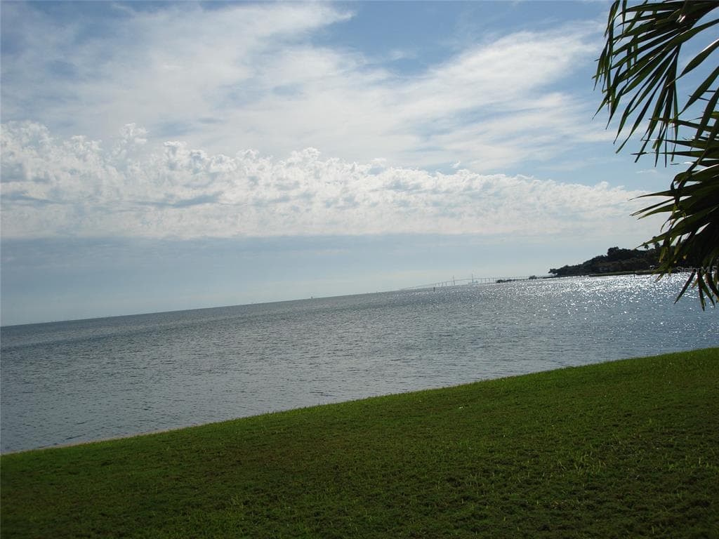 5248 BEACH DRIVE SE UNIT 5248