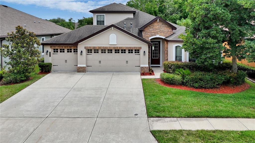 8013 HAMPTON GLEN DRIVE TAMPA, FL 33647