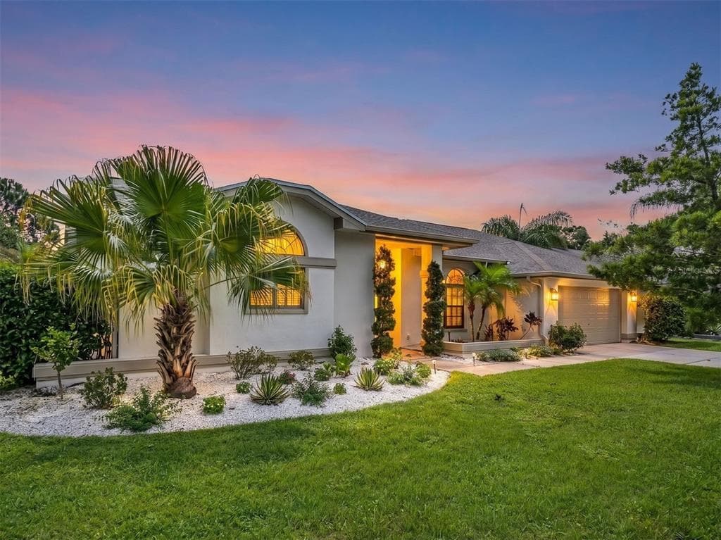 447 WHISPERING LAKES BOULEVARD TARPON SPRINGS, FL 34688