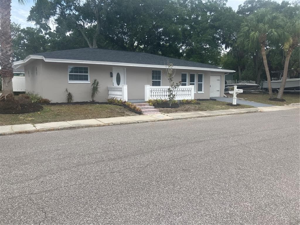 601 BANANA STREET TARPON SPRINGS, FL 34689