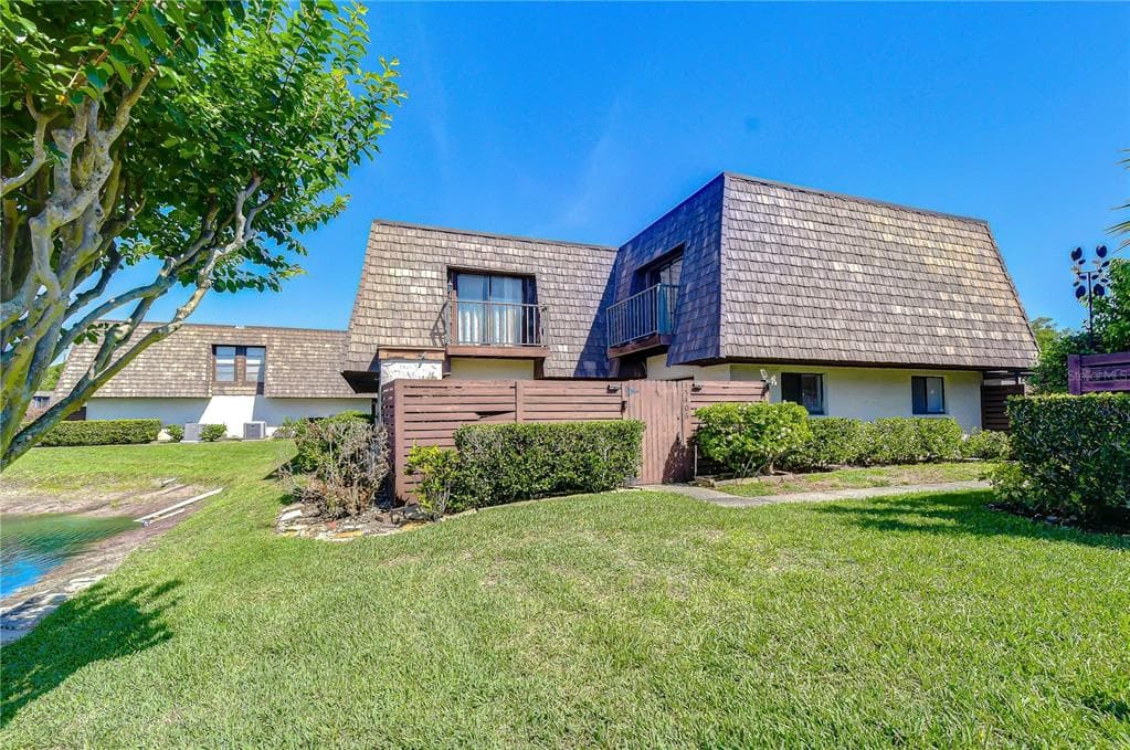 15406 E POND WOODS DRIVE UNIT 15406 TAMPA, FL 33618