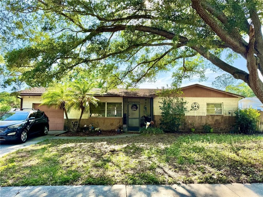 1406 PINEAPPLE LANE CLEARWATER, FL 33759
