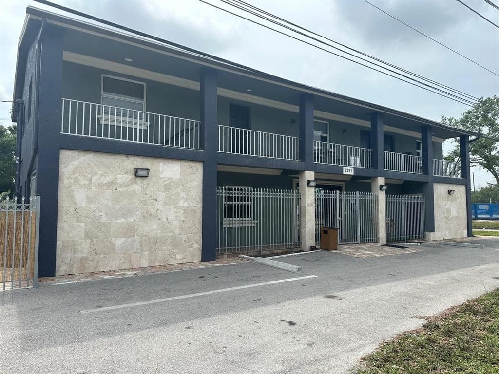 2251 GRAND AVENUE FORT MYERS, FL 33901