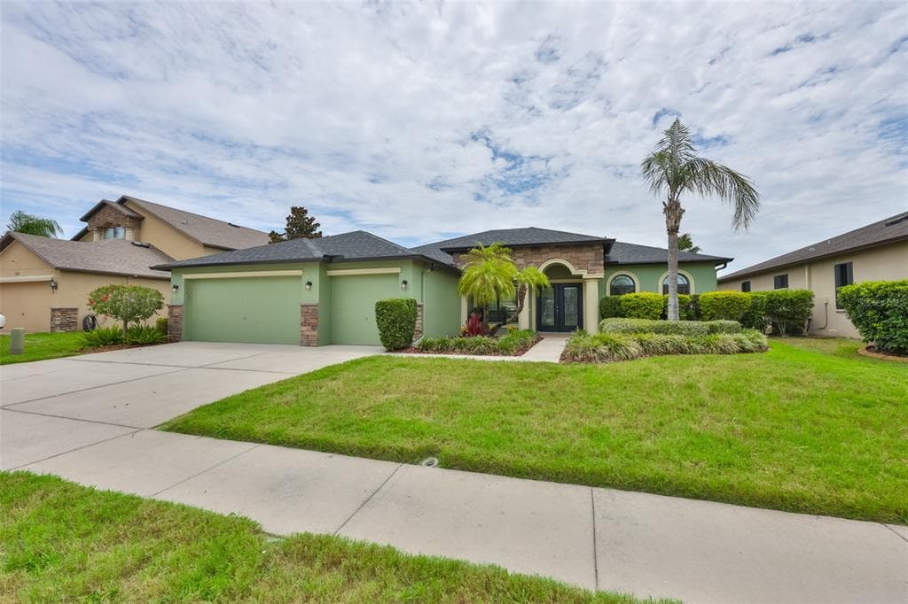 5305 MOON SHELL DRIVE