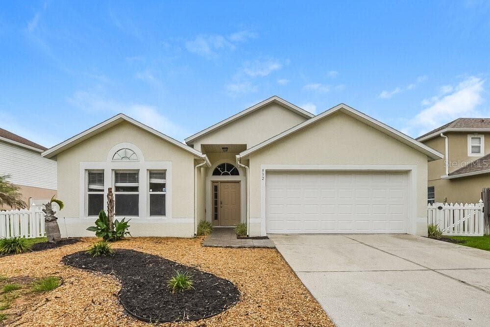 932 VANDERBILT DRIVE EUSTIS, FL 32726