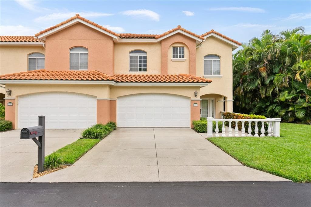 6323 VISTA VERDE DRIVE E ST PETERSBURG, FL 33707