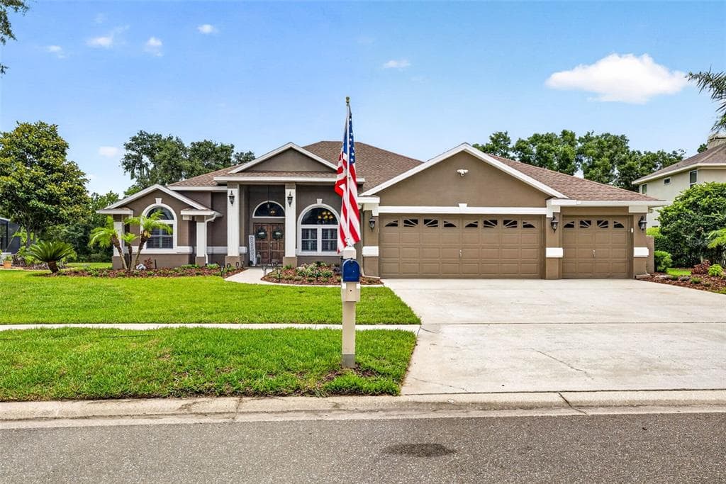 3904 S NINE DRIVE VALRICO, FL 33596
