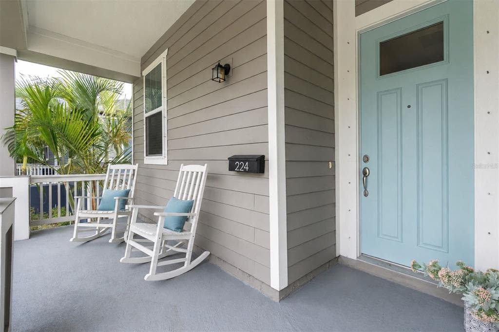 224 NE JEFFERSON CIRCLE N ST PETERSBURG, FL 33702