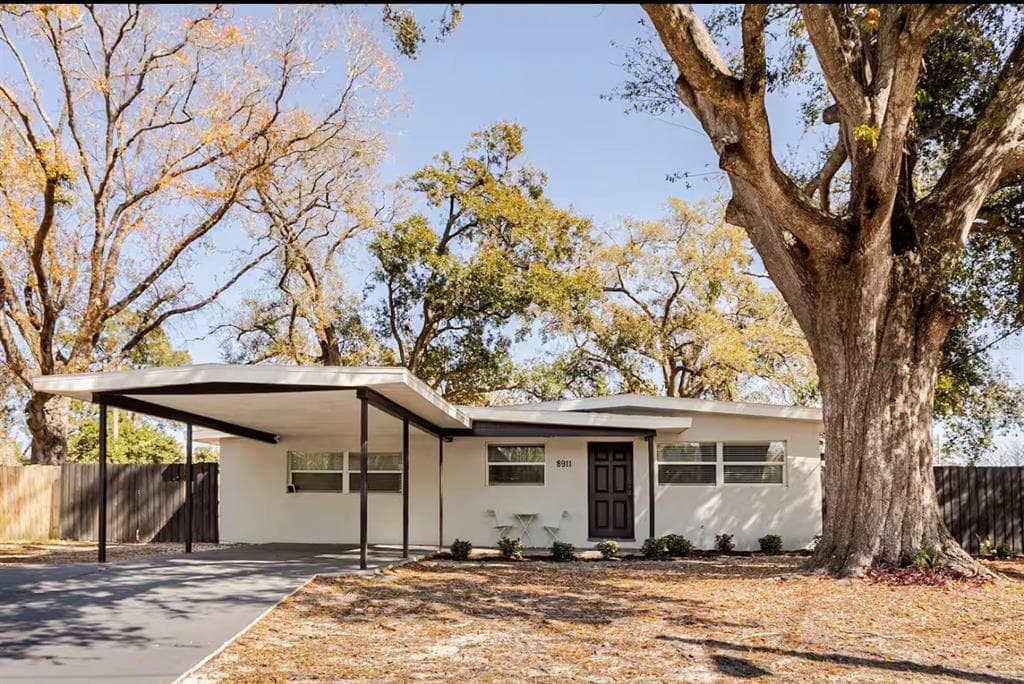 8911 OREN AVENUE TAMPA, FL 33614