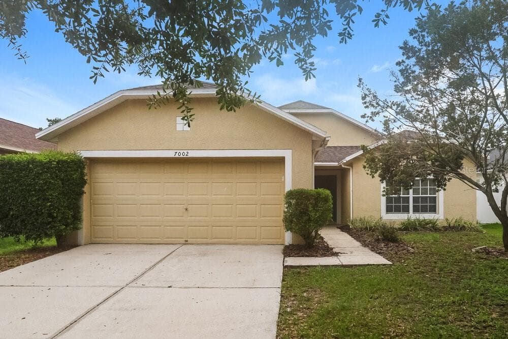 7002 CROWN LAKE DRIVE GIBSONTON, FL 33534