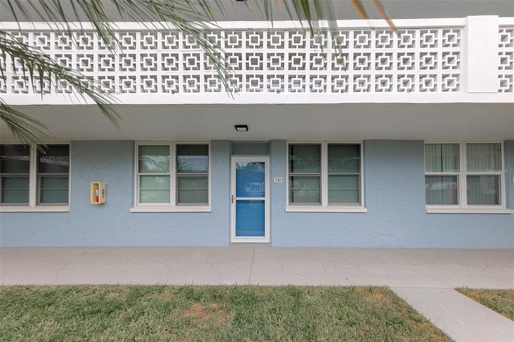 4715 BAY STREET NE UNIT 132 ST PETERSBURG, FL 33703