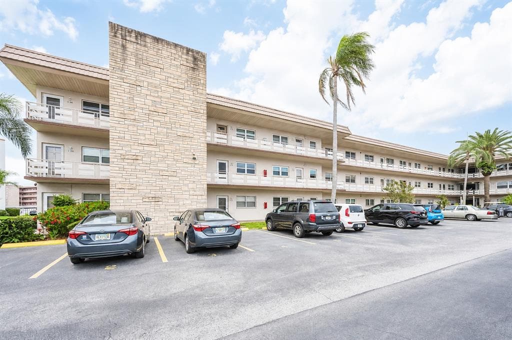 5530 80TH STREET N UNIT B308 ST PETERSBURG, FL 33709