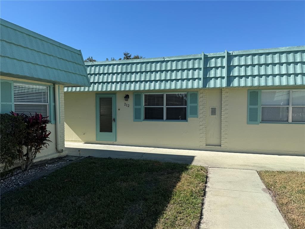 101 CAMBRIDGE TRAIL UNIT 212 SUN CITY CENTER, FL 33573