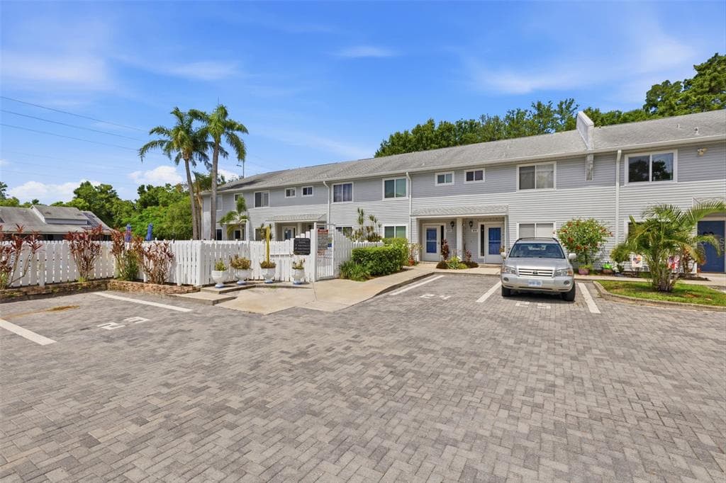 500 NEW YORK AVENUE UNIT 25 DUNEDIN, FL 34698