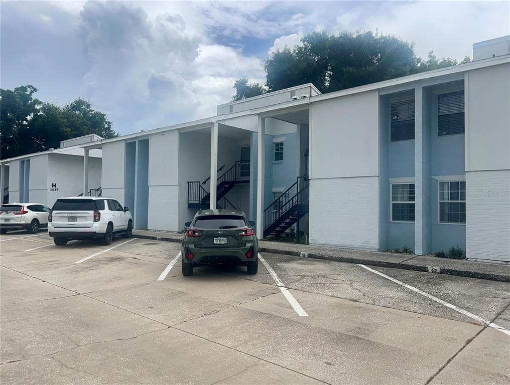 3819 N OAK DRIVE UNIT I42 TAMPA, FL 33611