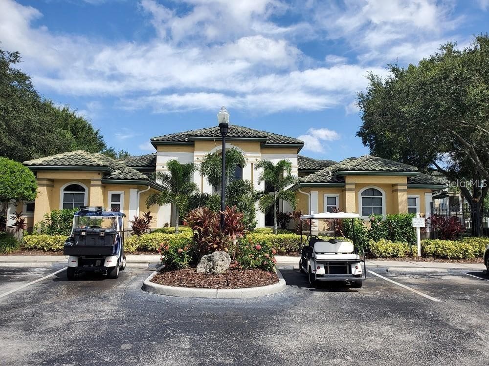 5807 LEGACY CRESCENT PLACE UNIT 201 RIVERVIEW, FL 33578