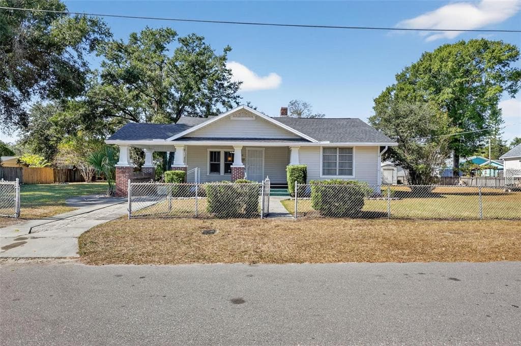 5806 N CHEROKEE AVENUE TAMPA, FL 33604