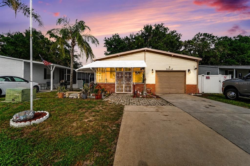 38030 LAWANDA LOOP ZEPHYRHILLS, FL 33542