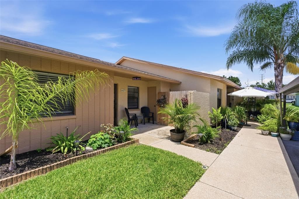 6623 ASPEN COURT ZEPHYRHILLS, FL 33542