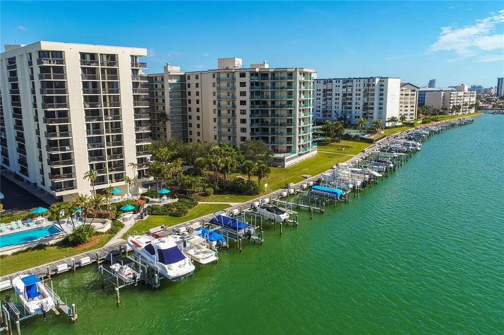 690 ISLAND WAY UNIT 408 CLEARWATER BEACH, FL 33767