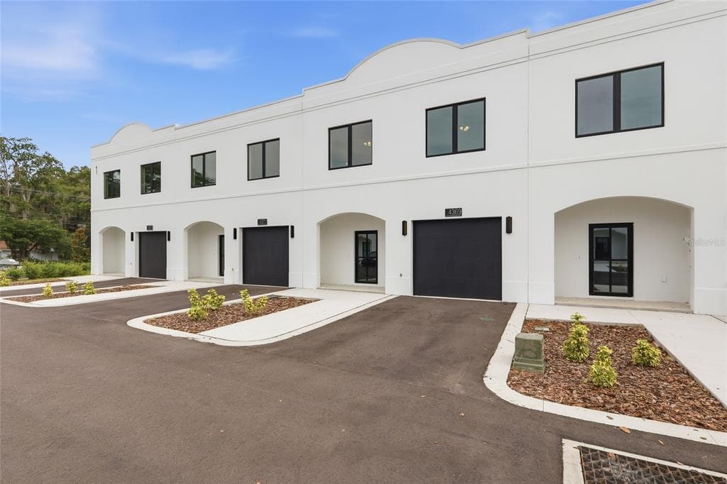 4369 CAMBIO GARDENS COURT TAMPA, FL 33610