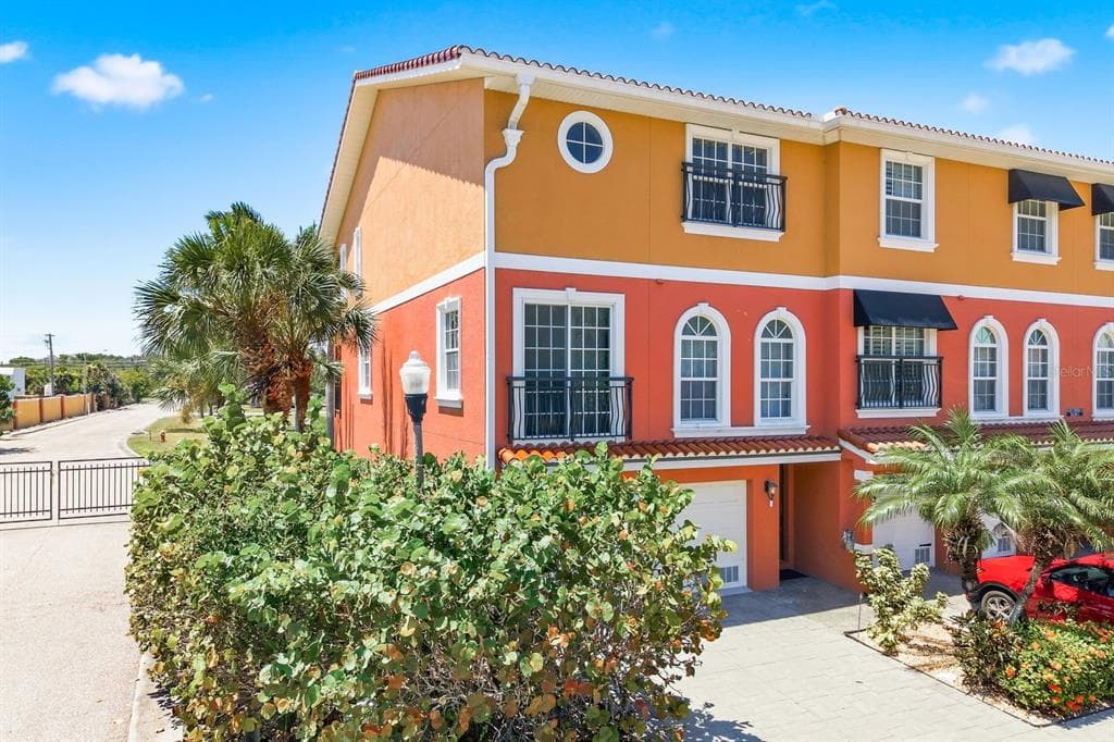 47 W MORGAN STREET TARPON SPRINGS, FL 34689