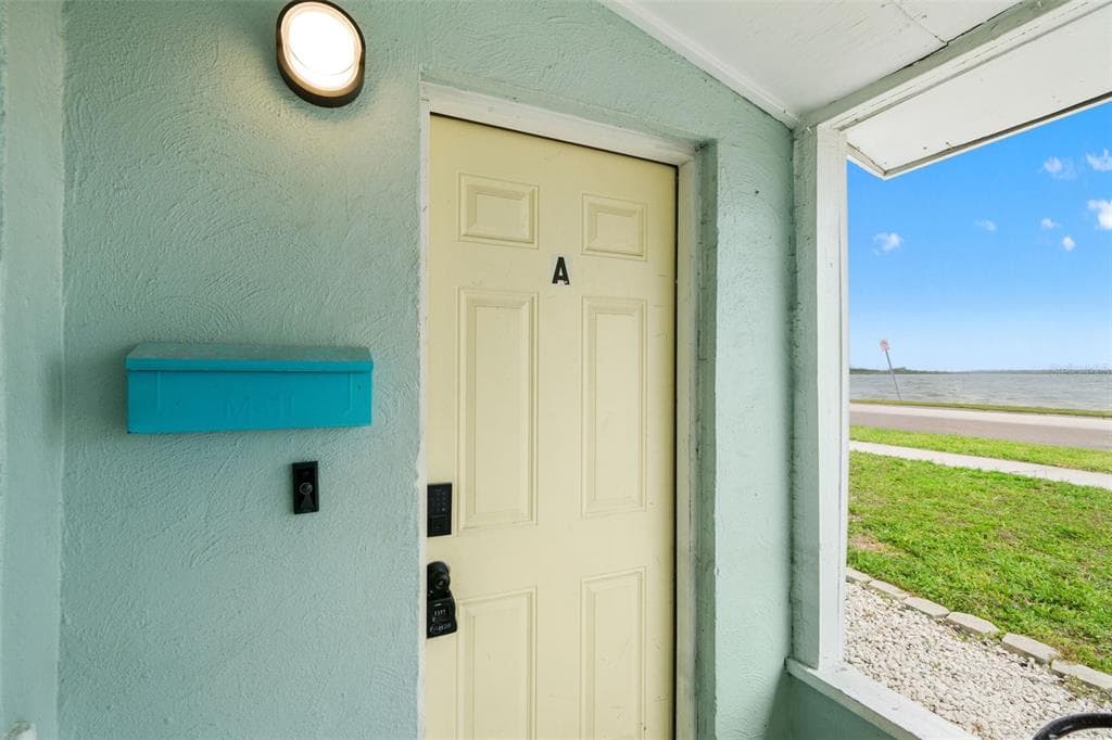 1303 S BERMUDA BOULEVARD TAMPA, FL 33605