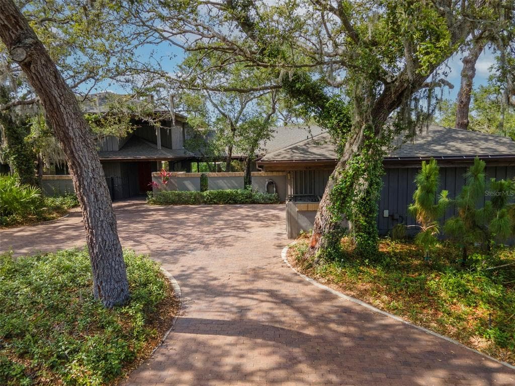 1296 WEYBRIDGE LANE DUNEDIN, FL 34698